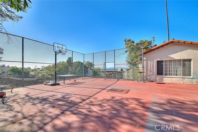Building Photo - 145 S Vista Grande