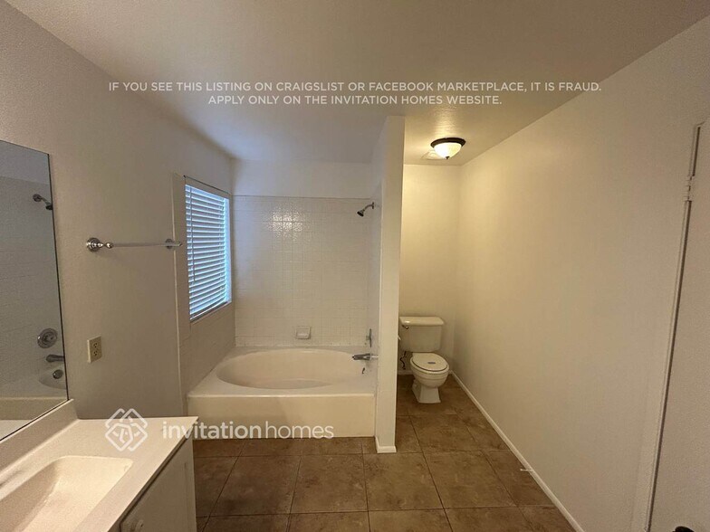 Building Photo - 1538 E Hearne Way