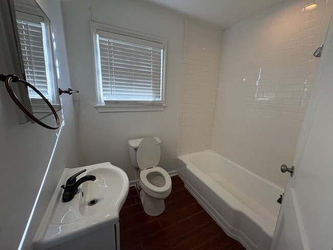 Building Photo - Charming 2-Bedroom, 1-Bath Home with Hardwood Floors & Cozy Enclosed Porch