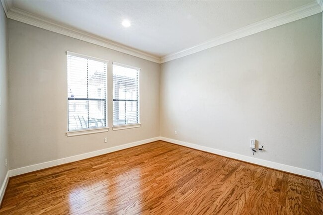 Building Photo - 926 Birdsall St