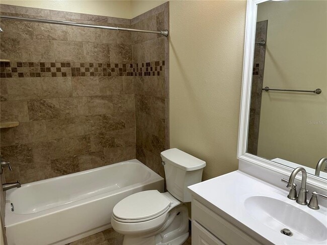 Building Photo - 210 Foxwood Dr