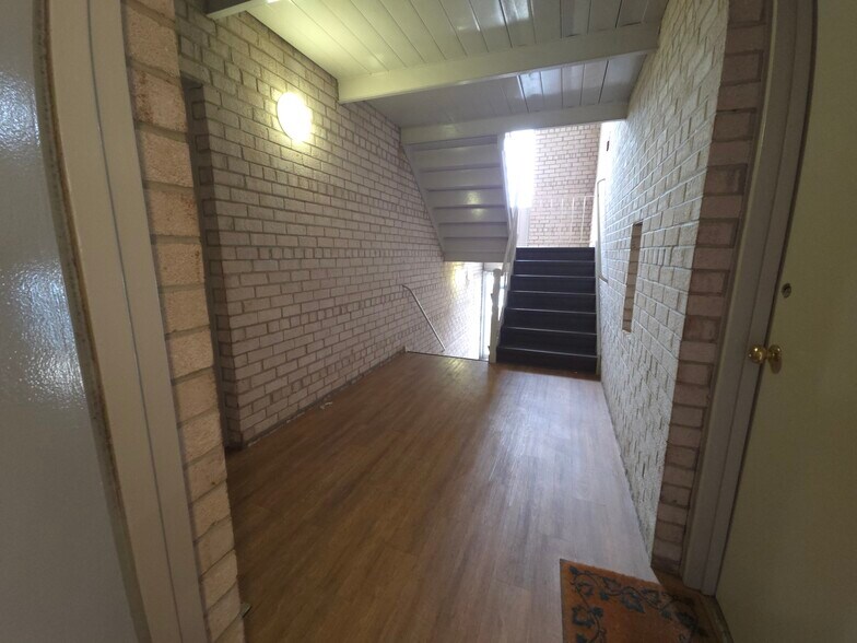 Building Photo - 5201 Duke St