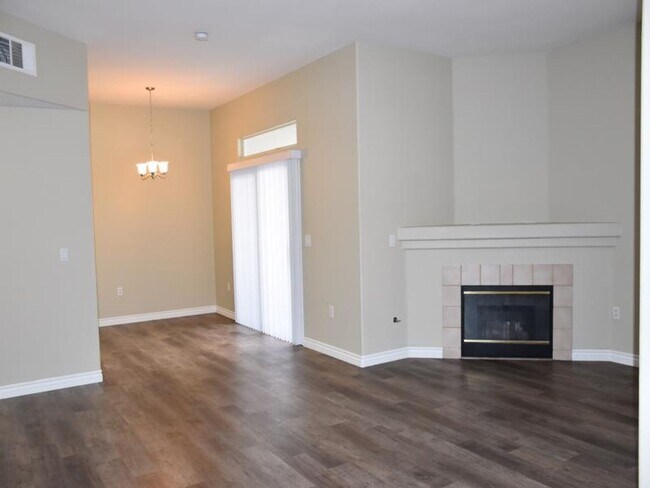 Building Photo - Fully remodeled ground floor 2BR unit in gated Mission Ridge - with garage!