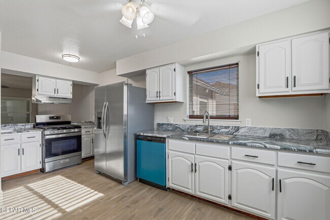 Building Photo - 2624 Lake Victoria Dr
