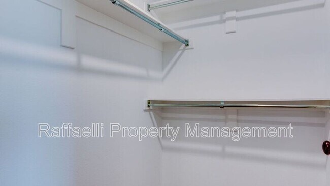 Building Photo - 2 Fernwood Dr