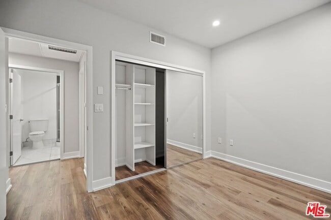 Building Photo - 838 N Hudson Ave