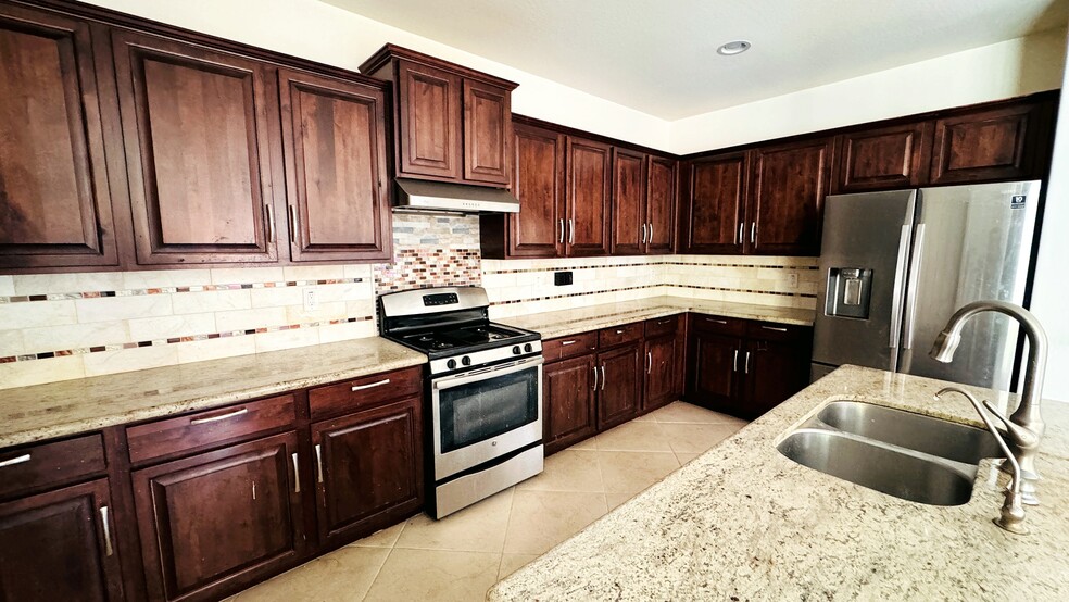 Building Photo - 2533 W Brisa Dr
