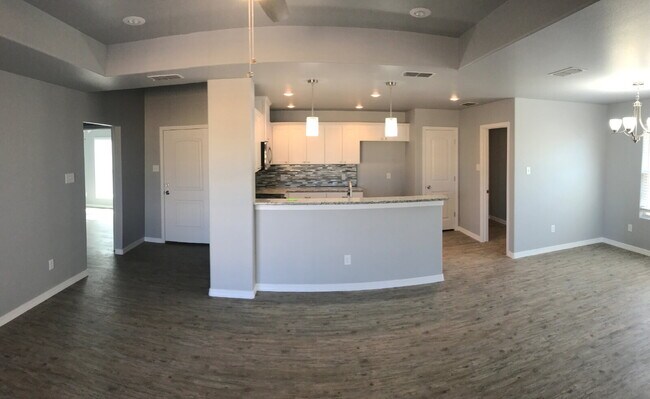 Building Photo - 3/2 In Willow Bend!