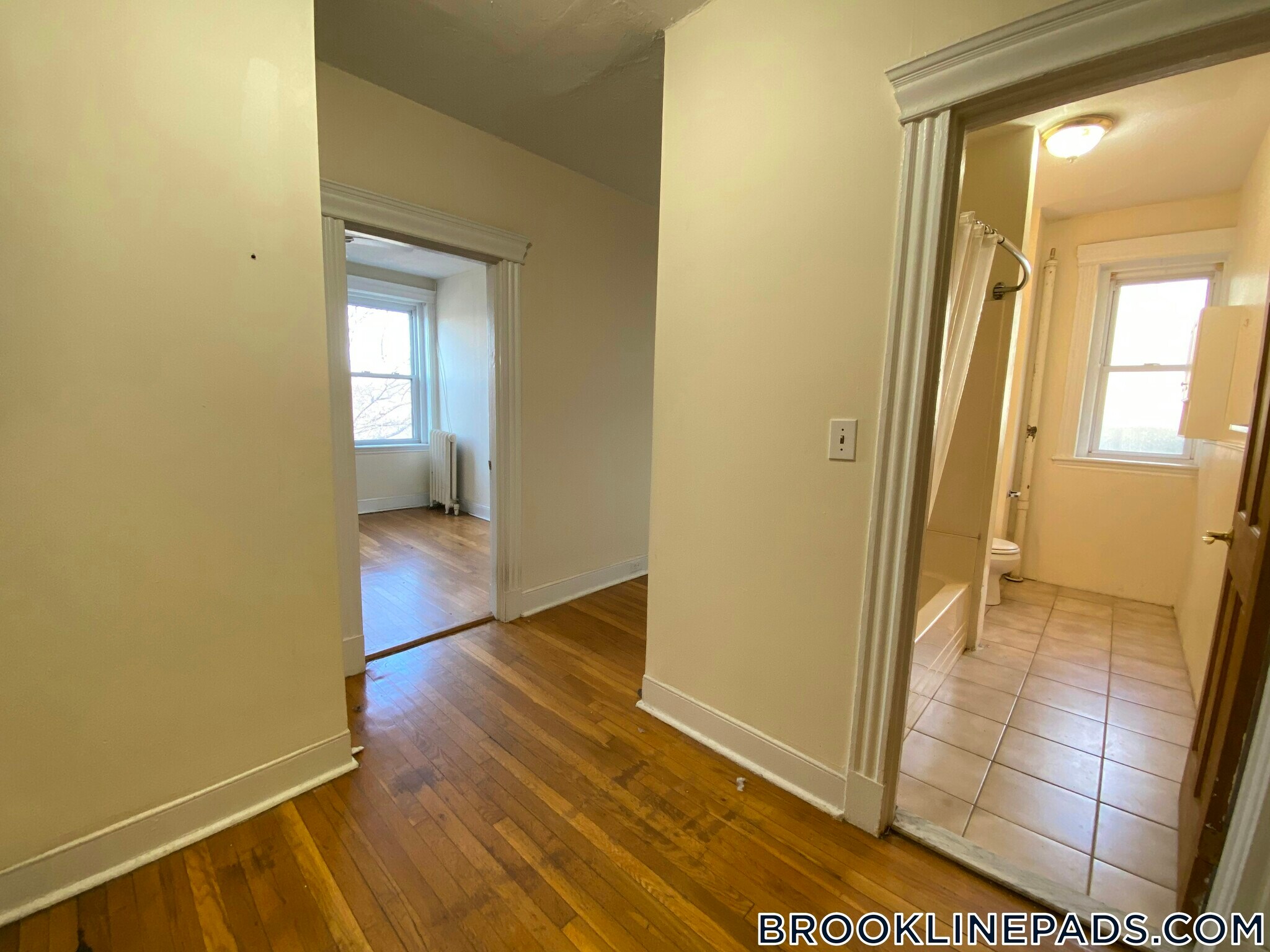 Building Photo - 364 Riverway