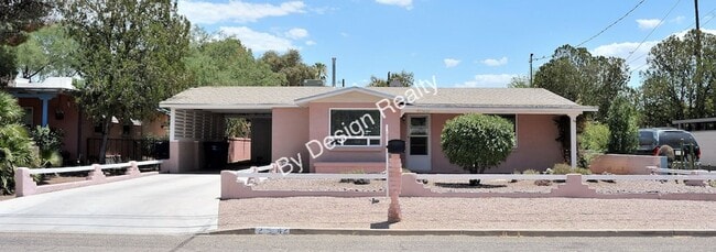 Building Photo - Hedrick Acreage 2 Bed 1 Bath Mid Century Bungalow with Modern Remodel