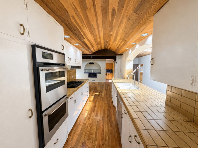 Building Photo - 352 Glen Ellen Dr