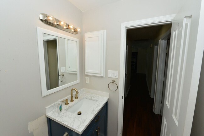 Building Photo - Renovated Ranch in Grassfield High District