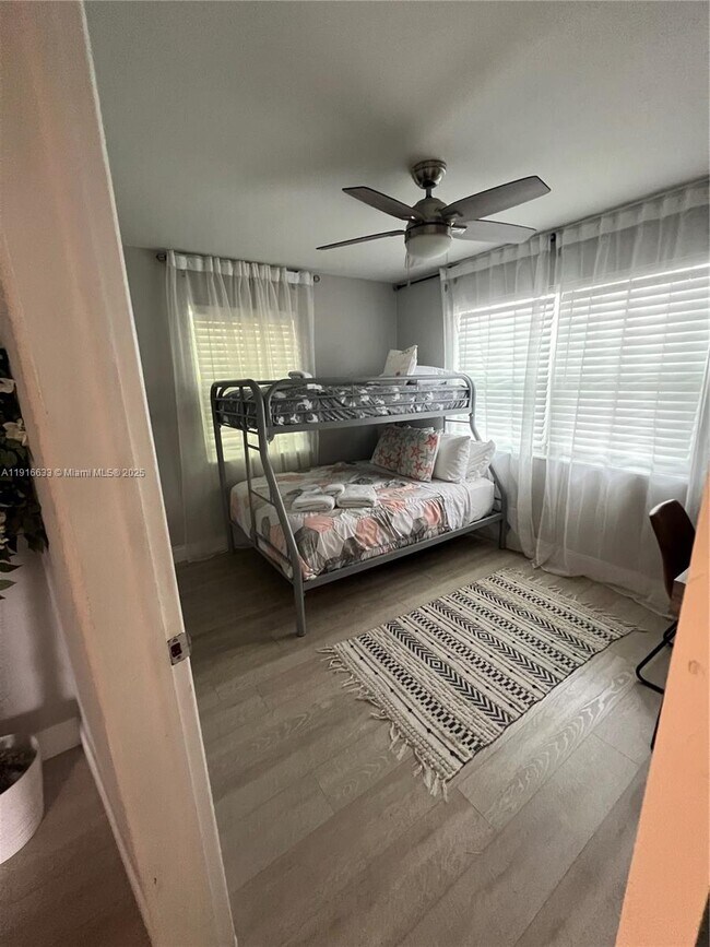 Building Photo - 1573 NE 30th Ct