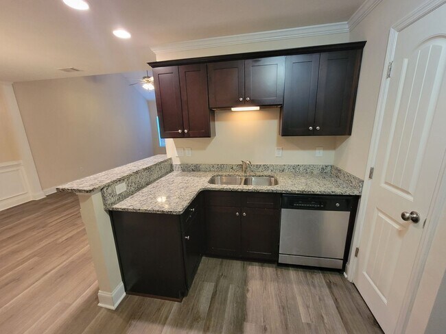 Building Photo - Lakeview Commons - Columbia County