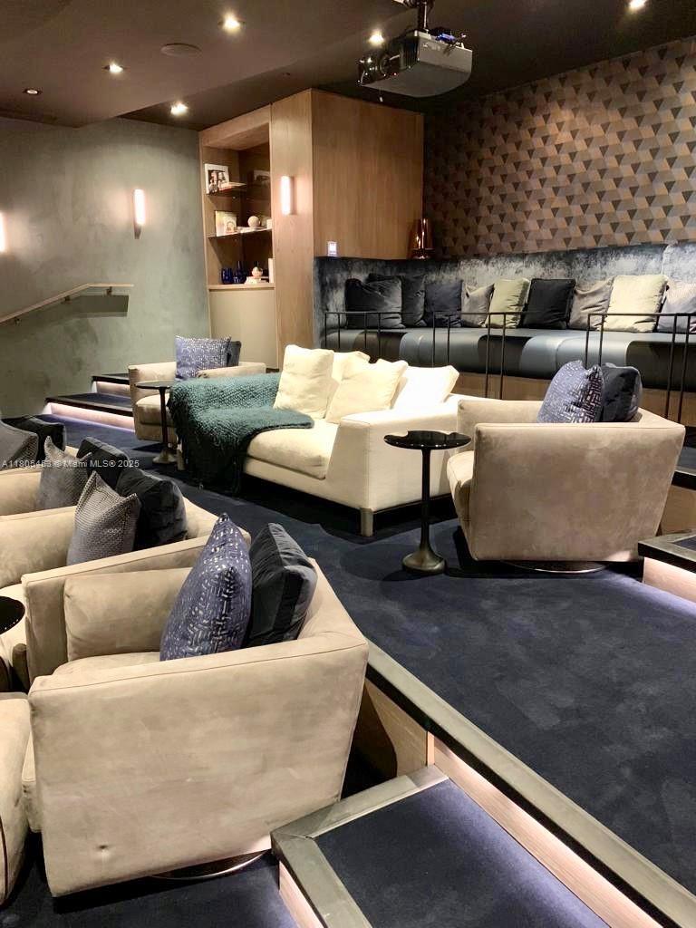 Building Photo - 650 NE 32nd St