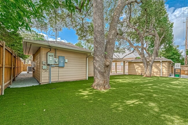 Building Photo - 3710 Linkview Dr