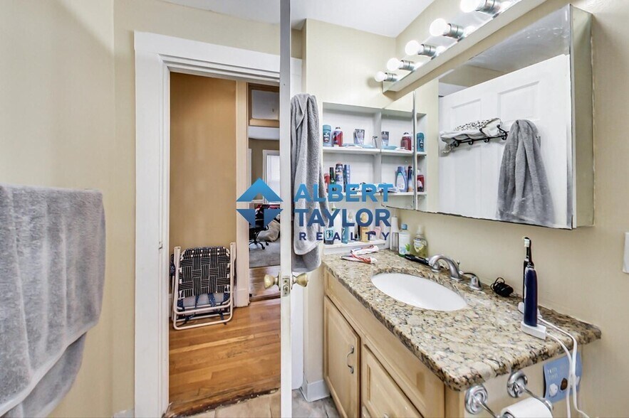 Building Photo - 47 Hillside St