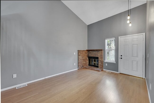 Building Photo - $2,695 - 3 Bed,  2.5 Bath Townhome in Arva...