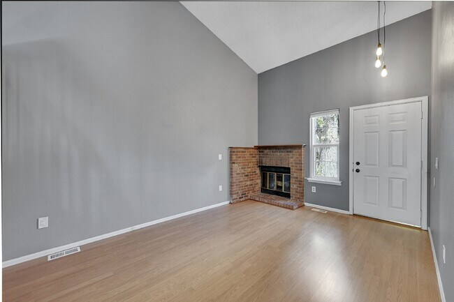 Building Photo - $2,800 - 3 Bed,  2.5 Bath Townhome in Arva...