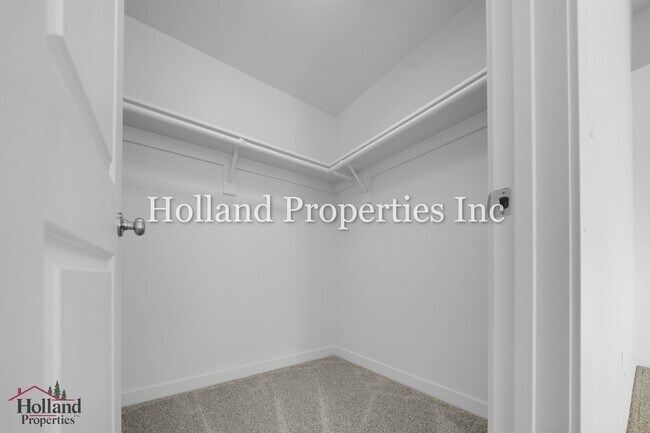 Building Photo - 9055 SW Sagert St