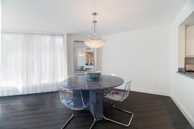 Building Photo - 2565 S Ocean Blvd