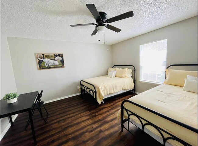 Building Photo - 336 Victor St