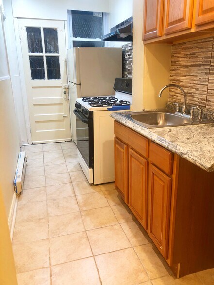 Kitchen - 3100 N 29th St