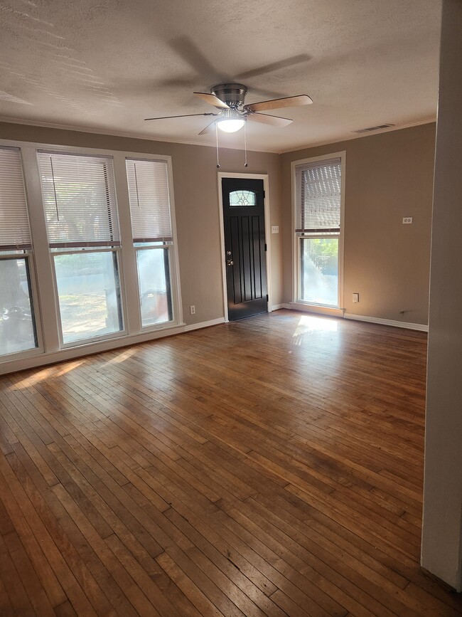 Building Photo - 5813 Vickery Blvd