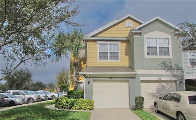 Building Photo - Beautiful 3 Bed 2.5 Bath Gated Townhome fo...