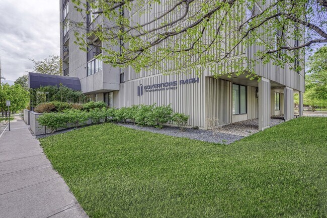 Building Photo - Luxurious 2 Bed, 2 Bath Condo with Stunning Views in Governor's Park!
