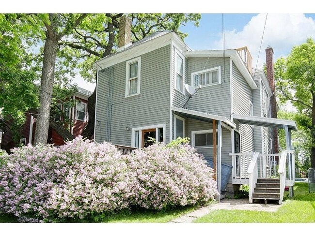 Primary Photo - 2556 Dupont Ave S