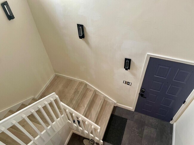 Building Photo - 9709 Shadybrook Dr