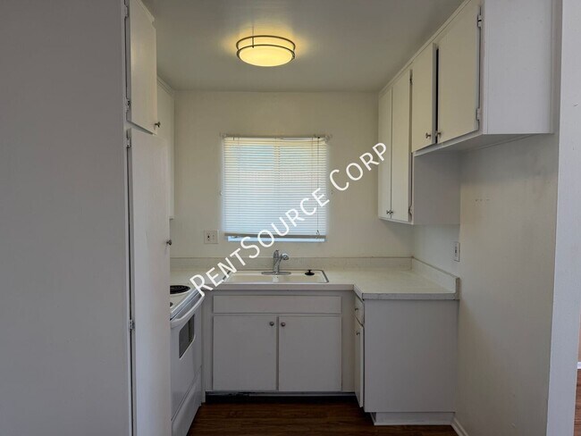 Building Photo - 38616 Larkin Ave