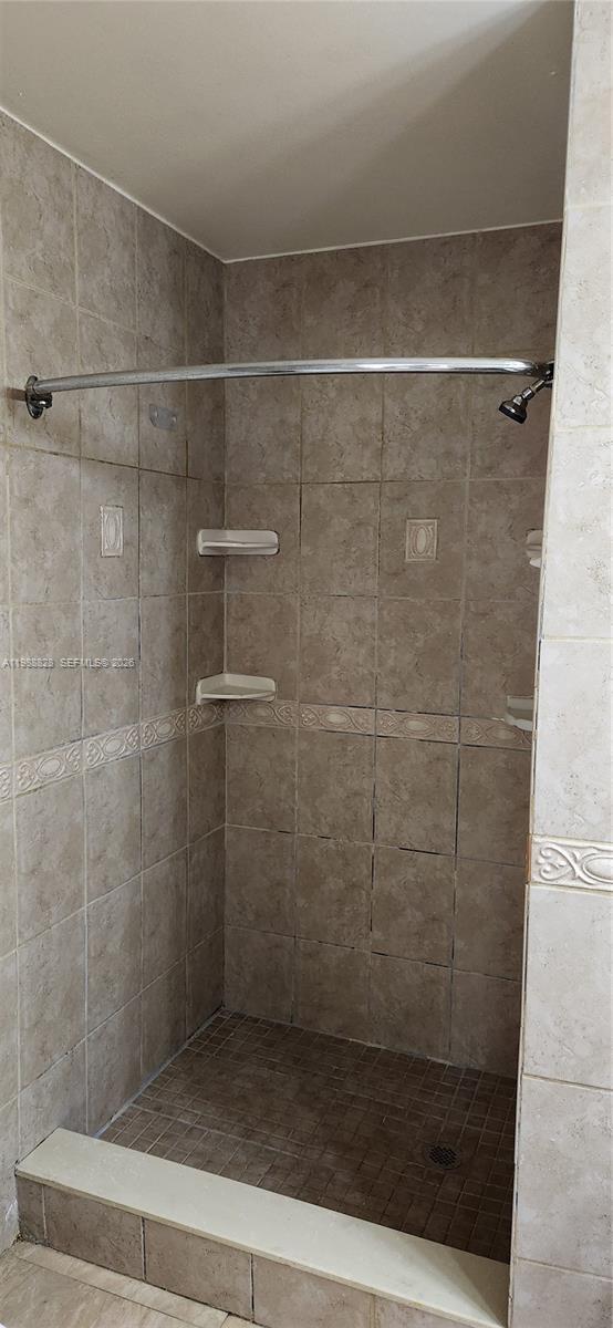 Building Photo - 2810 Riverside Dr