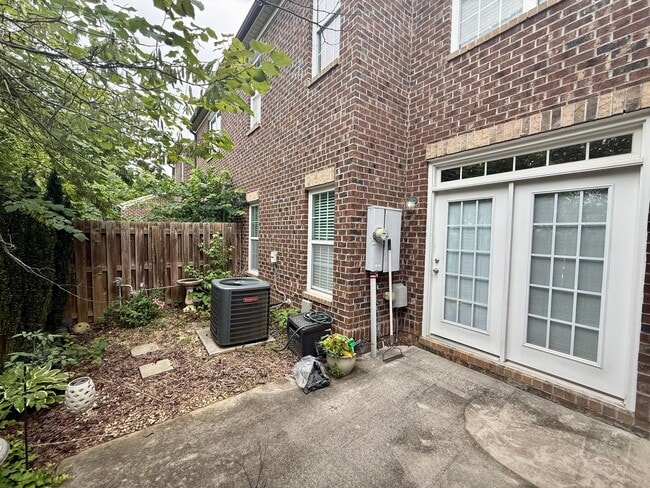 Building Photo - Two bedroom, 2.5 bath condo townhome in Bu...