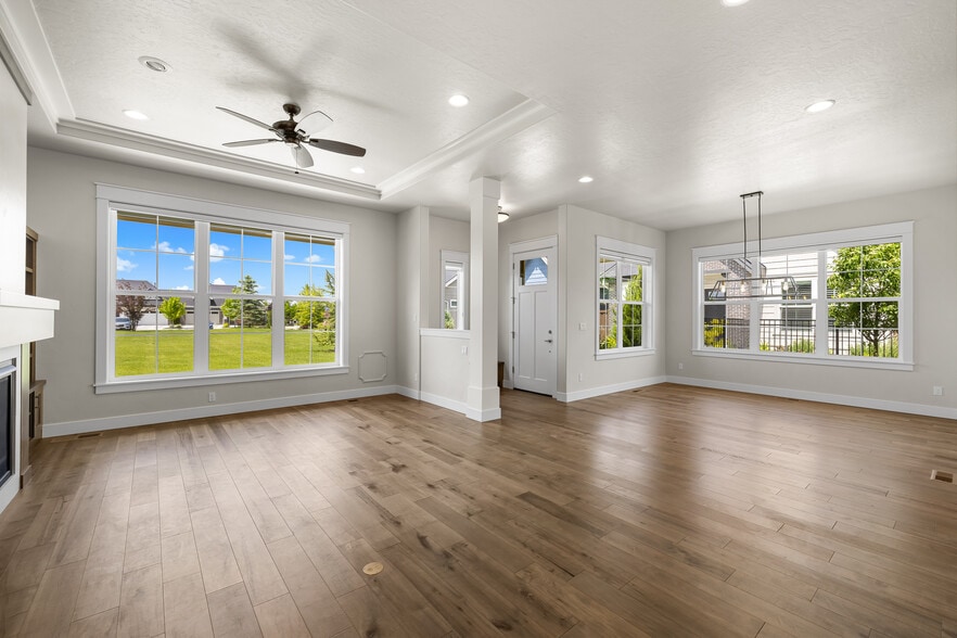 Building Photo - 6230 N Bolsena Ln