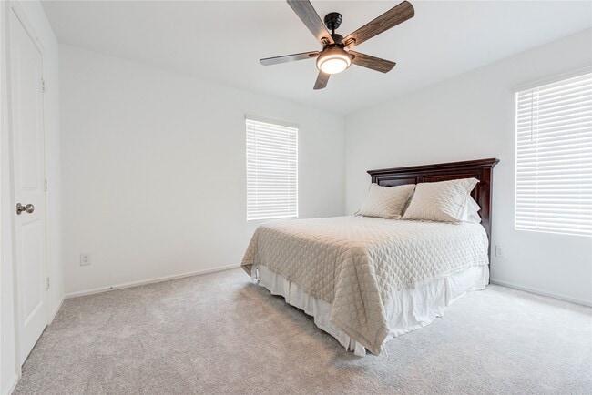 Building Photo - 1496 Twilight Grn Dr