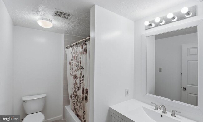 Building Photo - 7821 Fairborn Ct