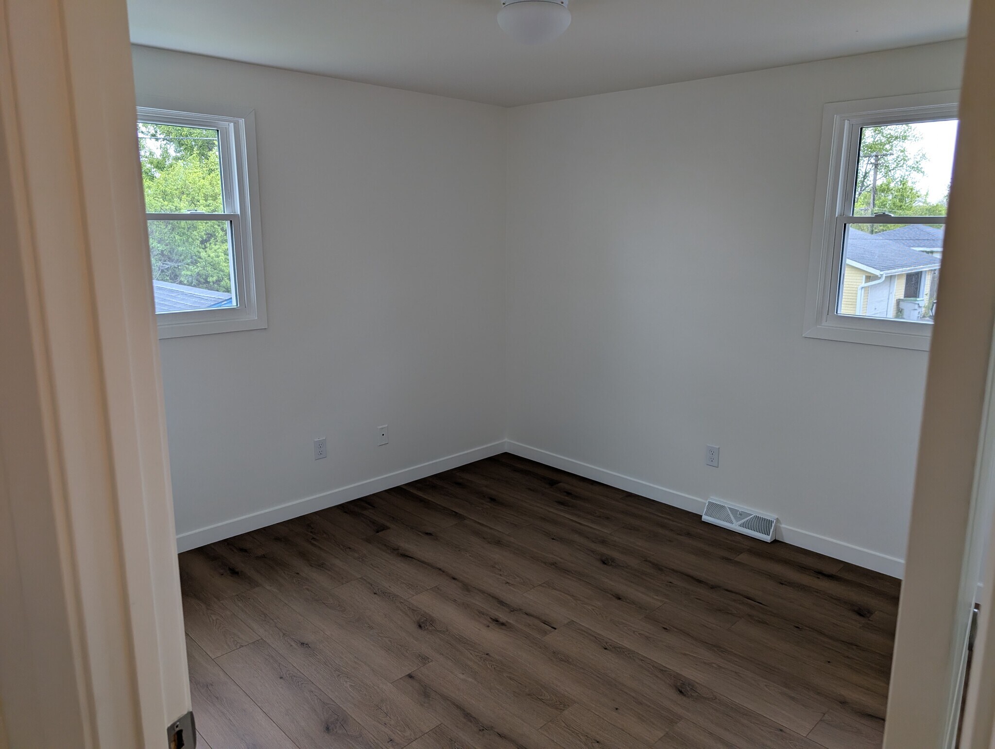 Building Photo - 11813 W Flagg Ave
