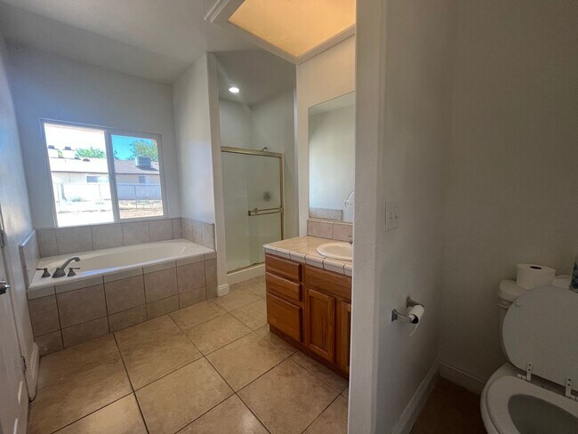 Building Photo - 3 bed 2 bth in Apple Valley. Apply today!
