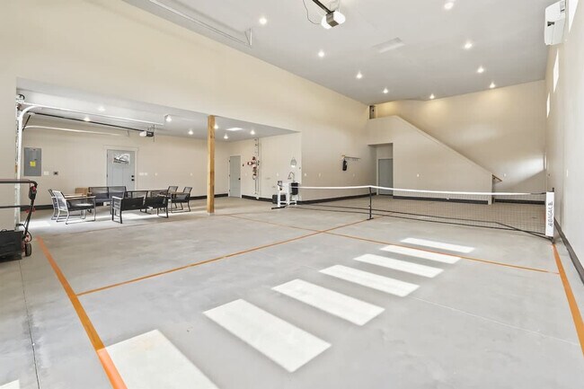 Building Photo - 303 CM Rdg Ln