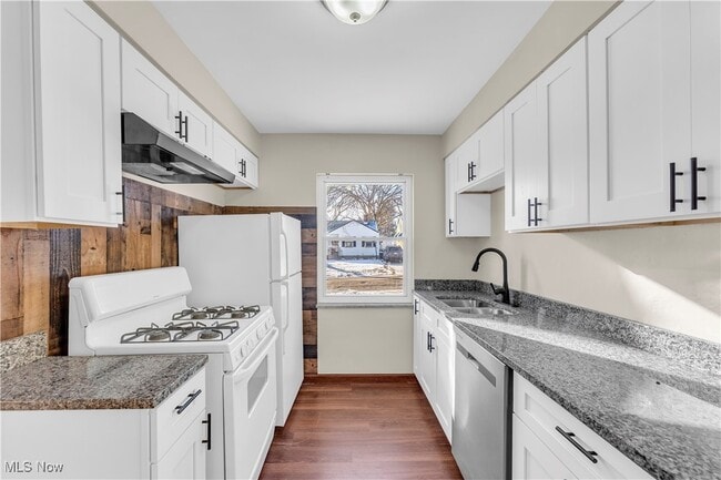 Building Photo - 12521 Park Knoll Dr