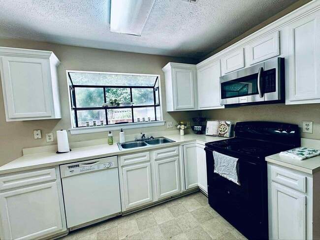 Building Photo - 78 W High Oaks Cir