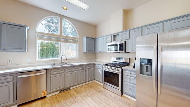 Building Photo - Wake up just steps from Penn Cove with space to spread out, store your boat, and fully enjoy Whid...