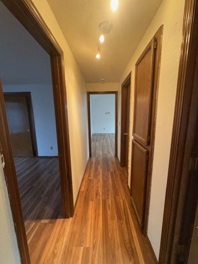 Building Photo - 3 bedroom/2 bath home