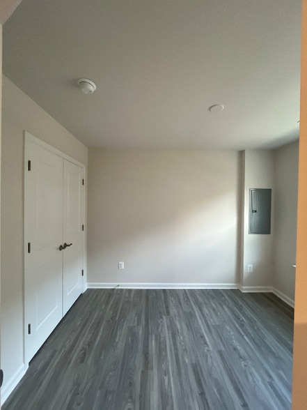 Building Photo - 3418 Chester Aly