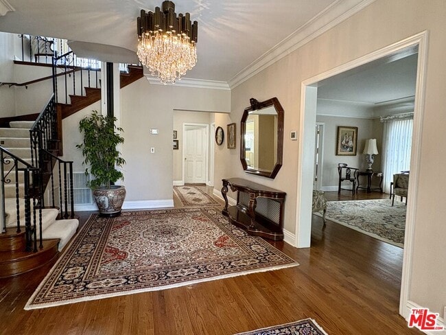 Building Photo - 414 N Las Palmas Ave