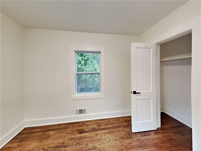 Building Photo - 108 Burbank Dr NW