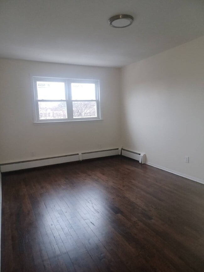 Building Photo - 103-0-103102 102nd St