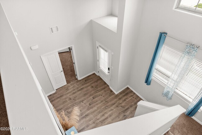 Building Photo - 203 S Lakepointe Dr